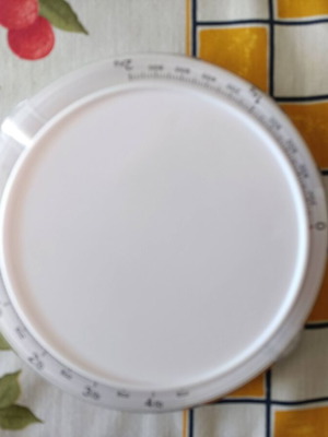 Analog kitchen scale used 2Kgr without batteries