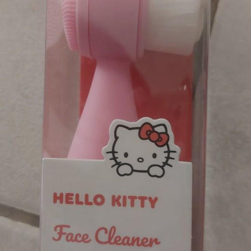 Hello Kitty Face Cleaning Brush new