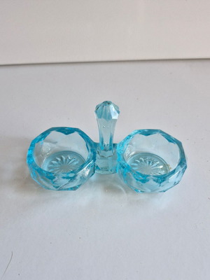 Salt and pepper shaker from 1930
