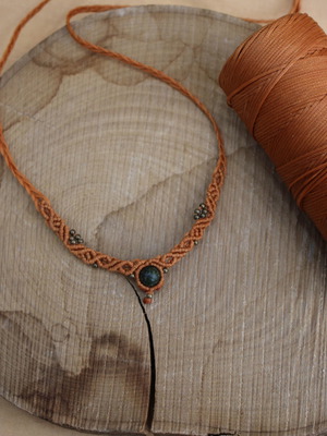 Macrame necklace orange with nephrite new
