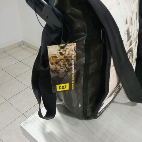 CAT messenger bag new, very durable material