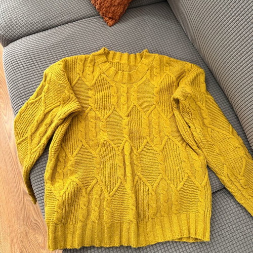 Yellow Cable Knit Sweater like new, oversized fit