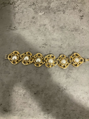 Bracelet with white pearls like new, Fo Bizou