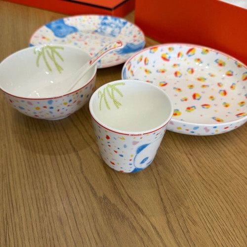 Hermes kids dining set new, 5 pieces, porcelain