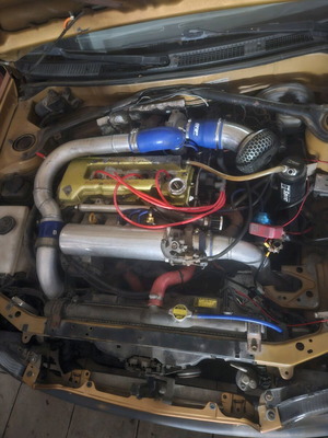 Toyota Corolla 2001 like new with handmade exhaust and 16-inch alloy wheels