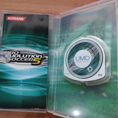 Pro Evolution Soccer 5 PSP used, sports game