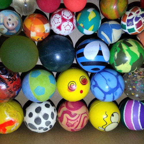 Crazy balls set like new, 60 rubber and 25 plastic pieces