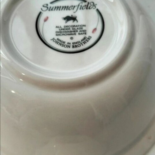 Johnson Brothers salad bowl and 4 sauce dishes set like new
