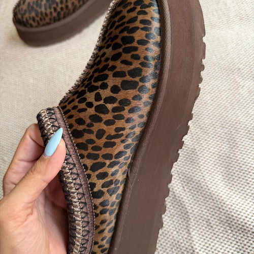 Ugg leopard slippers size 40 like new, brown