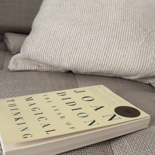 The Year of Magical Thinking by Joan Didion like new, English