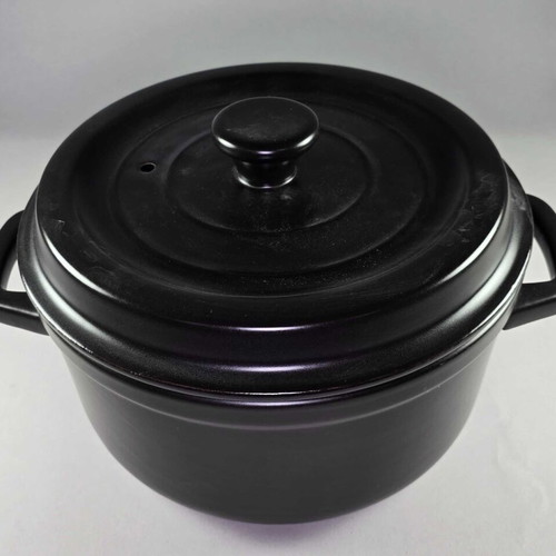 Ceramic pot new with 4.5-liter capacity