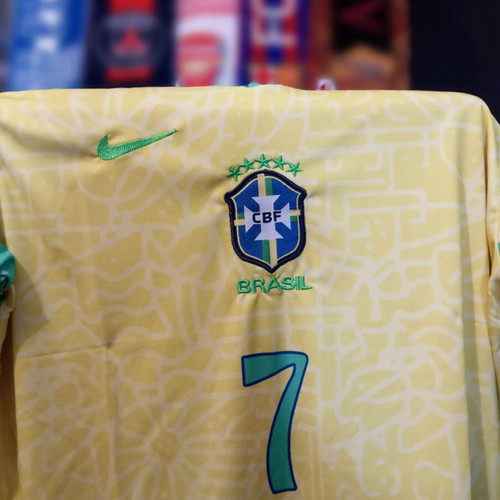 Brazil National Team Vinicius Jersey Medium like new official replica 2024