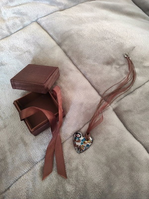 Murano glass heart necklace like new, brown