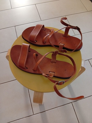 Leather sandals size 41 used, brown