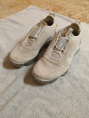 Nike VaporMax Lock athletic shoes used, size 40, white