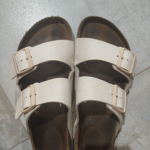 Birkenstock beige slippers size 39 like new, worn very little