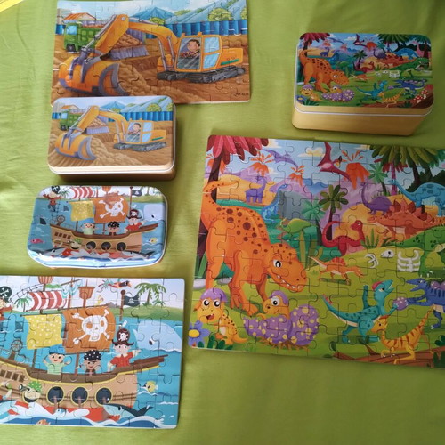 Puzzles in metal boxes like new, 3 pieces with dinosaurs, excavator and pirates