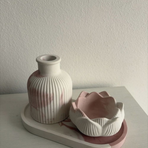 Ceramic decorative set like new