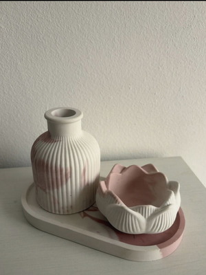 Ceramic decorative set like new