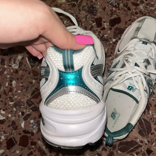New Balance athletic shoes like new, white and green, size 44