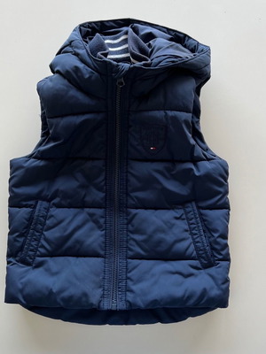 Tommy Hilfiger φουσκωτό αμάνικο μπουφάν μεταχειρισμένο για αγόρι 4 ετών μπλε