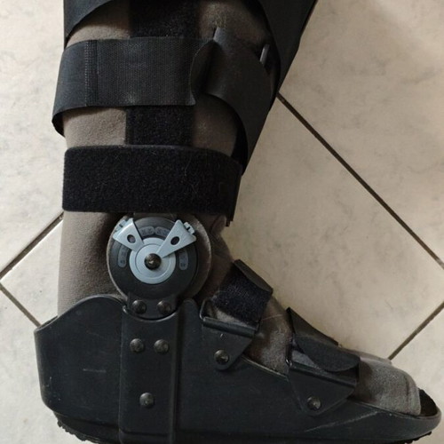 Ankle Brace Functional Boot with Goniometer and Air Chamber System like new