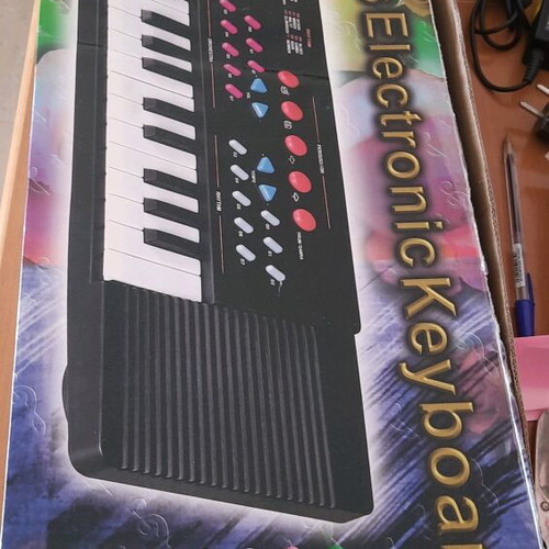 Miles 3738 children's keyboard used for ages 6+