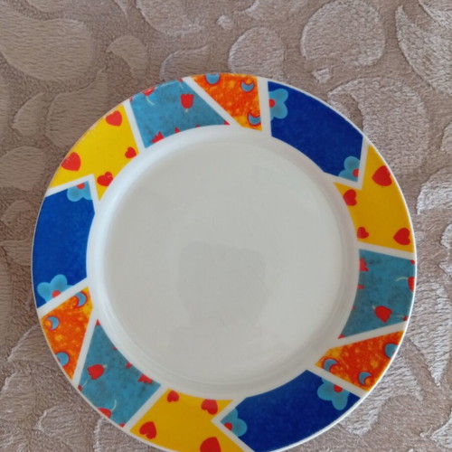 Plate like new, 19 cm diameter