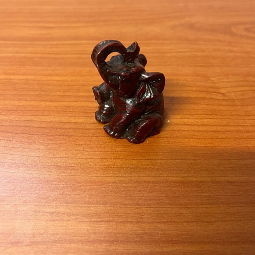 Decorative elephant figurine like new, 5cm length