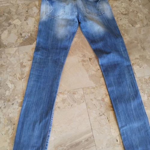 Women's jeans used, size 28, with small tear