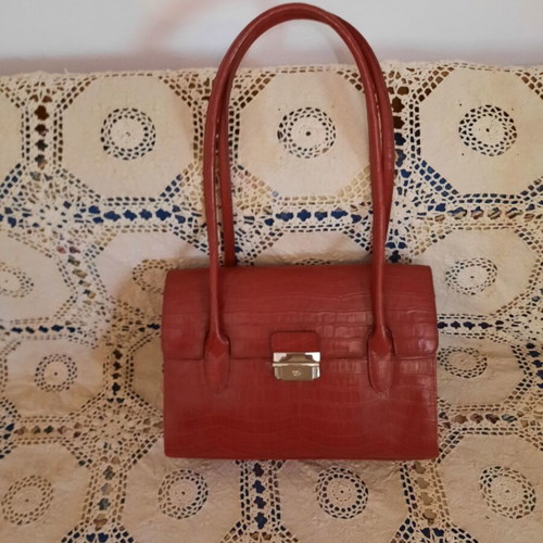 Gevan red women's handbag used in very good condition