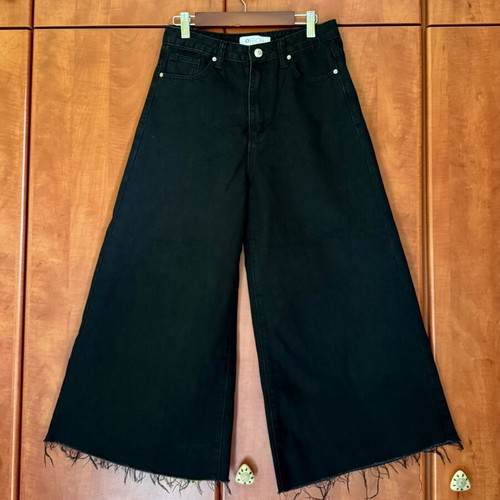 Rich black cropped wide-leg jeans with raw hem, size S