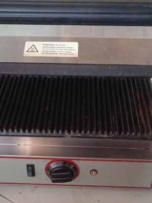 Professional single sandwich maker
