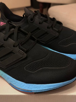 Adidas Ultraboost 22 new, size 43, black and blue