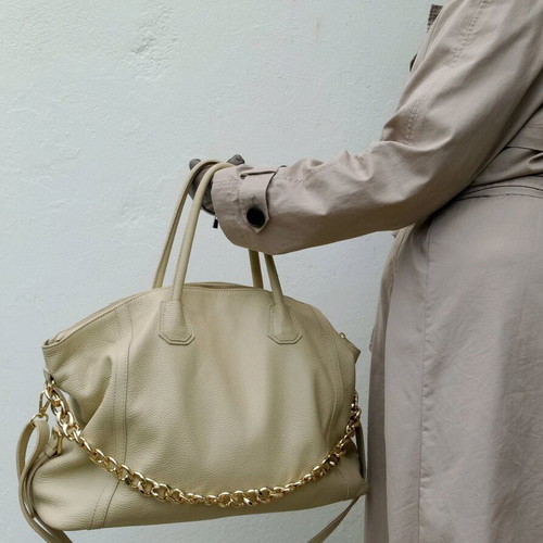 Xl size handbag like new, ecru with gold chain