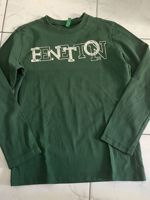 Benetton mako t-shirt like new, size 128 cm, green