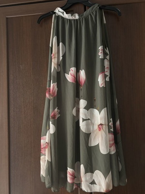 Khaki dress with flowers like new, one size