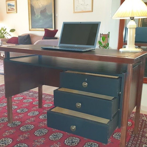 Desk with leather surface and 3 drawers