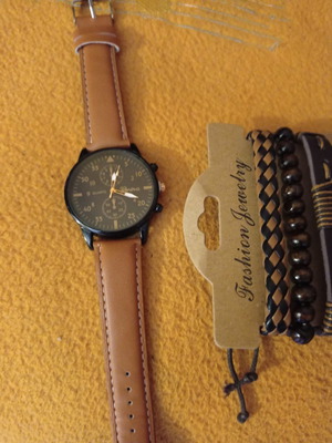 Watch new with 3 bracelets
