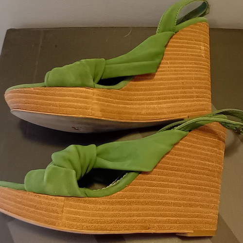 Zara leather wedge platforms 36 green suede like new