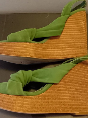 Zara leather wedge platforms 36 green suede like new