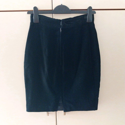Kostetsos Vassilis velvet skirt used, size Xsmall, black