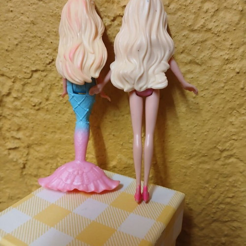 Barbies mini dolls used, pack of 2 pieces