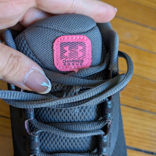 Under Armour Charged Rogue women's athletic shoes size 41 like new, black and pink