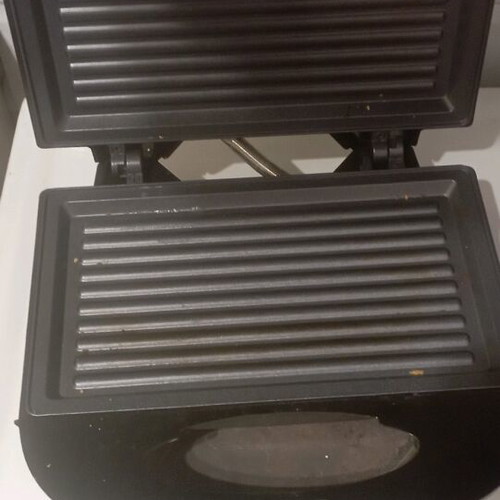 Sencor SSM 9976GD sandwich maker like new, 700W, black for 2 toasts