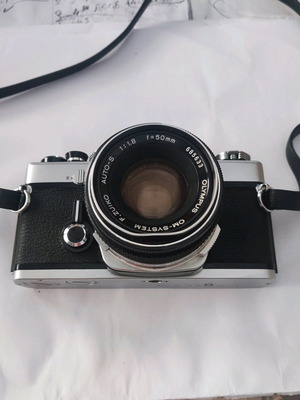 Olympus OM-1 Black κάμερα μεταχειρισμένη με φακό F Zuiko Auto-S 1:1.8