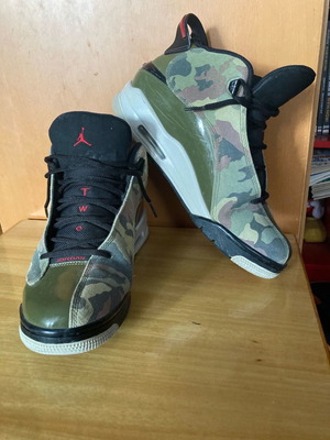 Jordan Dub Zero Olive Camo athletic shoes used, size 44