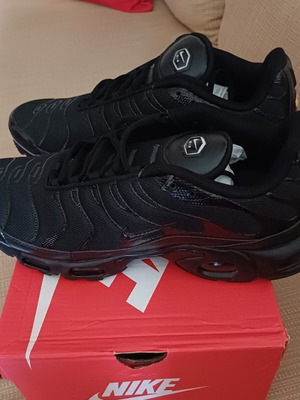 Nike Air Max Plus Triple Black αθλητικά σαν καινούργια νούμερο 47