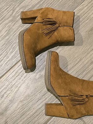 Alta Moda tan suede ankle boots like new, brown, size 38