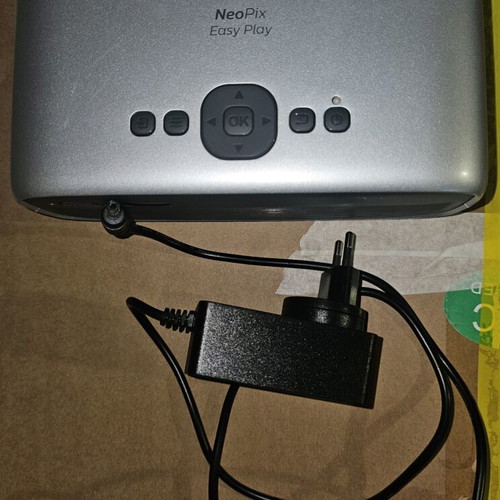Philips NeoPix Easy Play NPX443 projector used